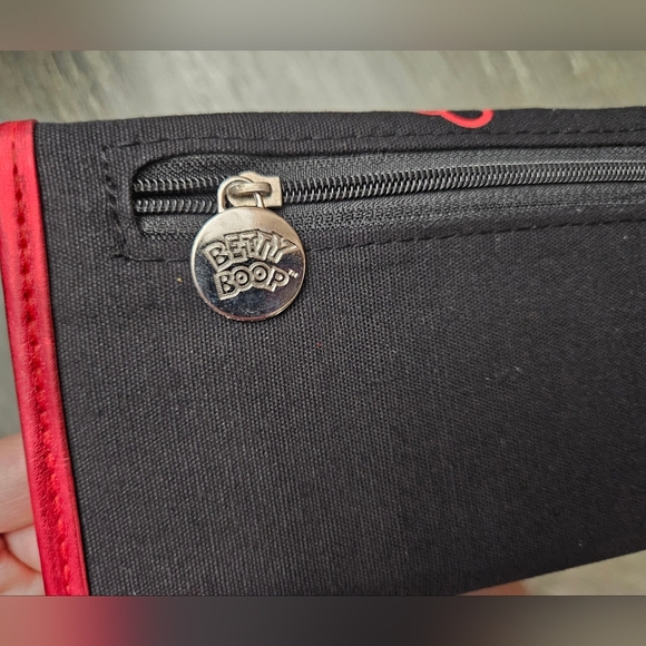 Betty Boop Black and Red Key Card Holder - Picture 5 of 5